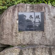 乃木神社の前の坂