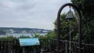 横に広い公園です