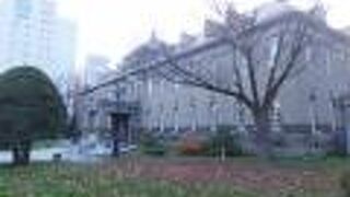 無料で入れます。昔の裁判所。