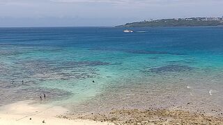 透明度抜群のビーチ