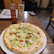 海老とジェノベーゼのピザを頂きました。