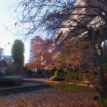 水の湧いてない湧水彫刻