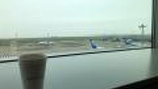 一気に５階へ上がって飛行機を見るのが楽しい