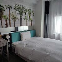 壁のペイントが眺望の悪さを補ってくれます。