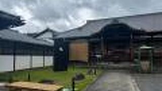 泉涌寺に向かうと初めにあるお寺です