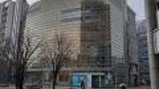 四日市駅前にある博物館