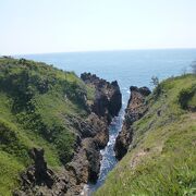 断崖絶壁の入り江