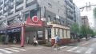 なんだこの建物！