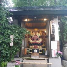 さらにその横にはたまご塚も。