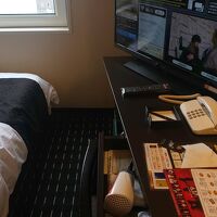 ドライヤーと浴衣が引出しに入ってます。