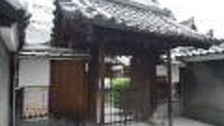 六角通りから少し入って。