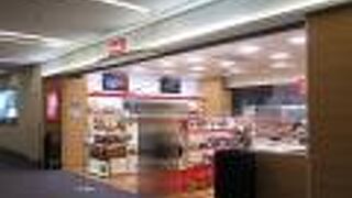 小規模な店舗ですが、空弁もありました。