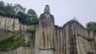 大きな石仏のある平和観音のある公園です