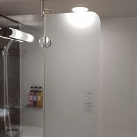 ユニットバスのバスタブの仕切りがカーテンでなく