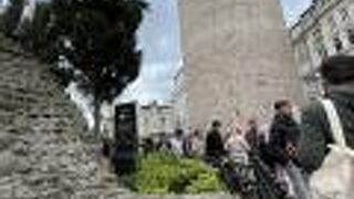 北岸で1番目立つ建築物