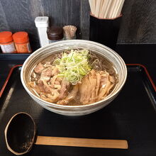 基本の肉そば並み600円