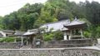 元は、霊仙寺の支院だった。