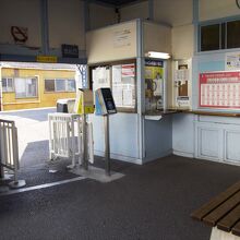 昭和６年移築のレトロな駅舎です…