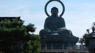 町の真ん中に大仏様！