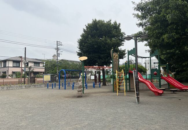 花壇や遊具が充実している公園