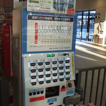 改札の左側にある函館駅券売機