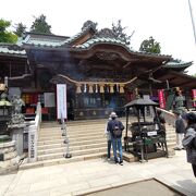 高尾山中腹、1200年の歴史を誇る真言宗の寺院。