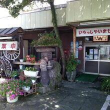 お店の入り口風景