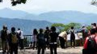 富士山をはじめ丹沢山、三ツ峠、大山など遠望