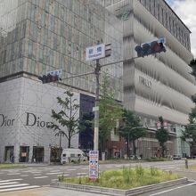 Ｄｉｏｒ，パルコ、大丸と並んで外観は壮観