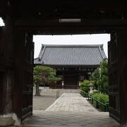 織田信長ゆかりの「安土宗論」で知られる浄土宗の寺