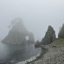 霧に包まれた釣り鐘洞