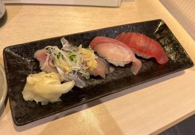 寿司と刺身を生ビールと日本酒で！