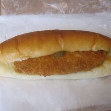 購入したフィッシュバーガーの様子