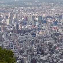 展望台からは札幌市街が眼下に見える。