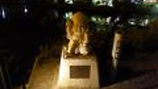 渡月橋の橋の袂に