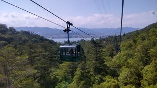 循環式と往復式の安全索道製の二連ロープウェイ