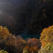 宇奈月湖の上流側にある