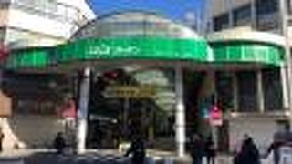 賑わっている商店街！