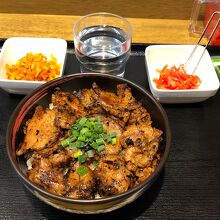 豚丼・黒