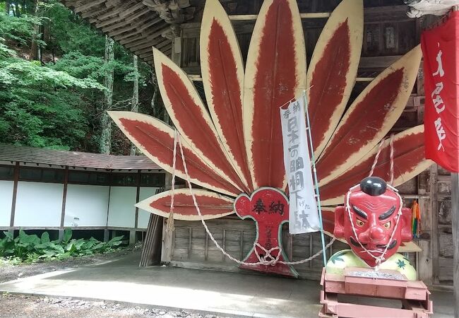 天狗の寺　境内は広い