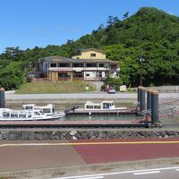 大高森への上り口や嵯峨渓への観光船の発着所がすぐそばです。