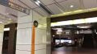 茶色い高層ビル！