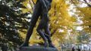 旧道庁の前庭に