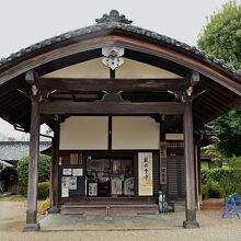 むくり屋根の玄関