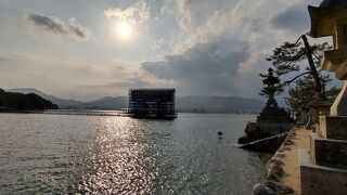 日の位置と干満による景勝の差を愉しむ