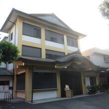 境内にあります