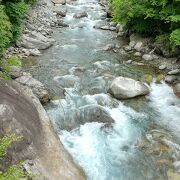 川沿いの露天風呂