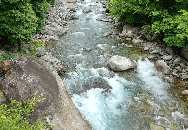 川沿いの露天風呂