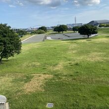 大橋上から見た公園