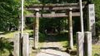 森の中の神社